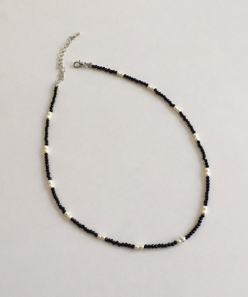 black &amp; pearl beads necklace